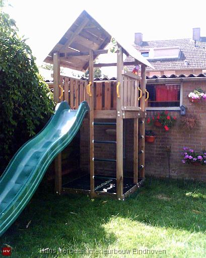 003 Kinder speelhuis met glijbaan en zandbak.jpg